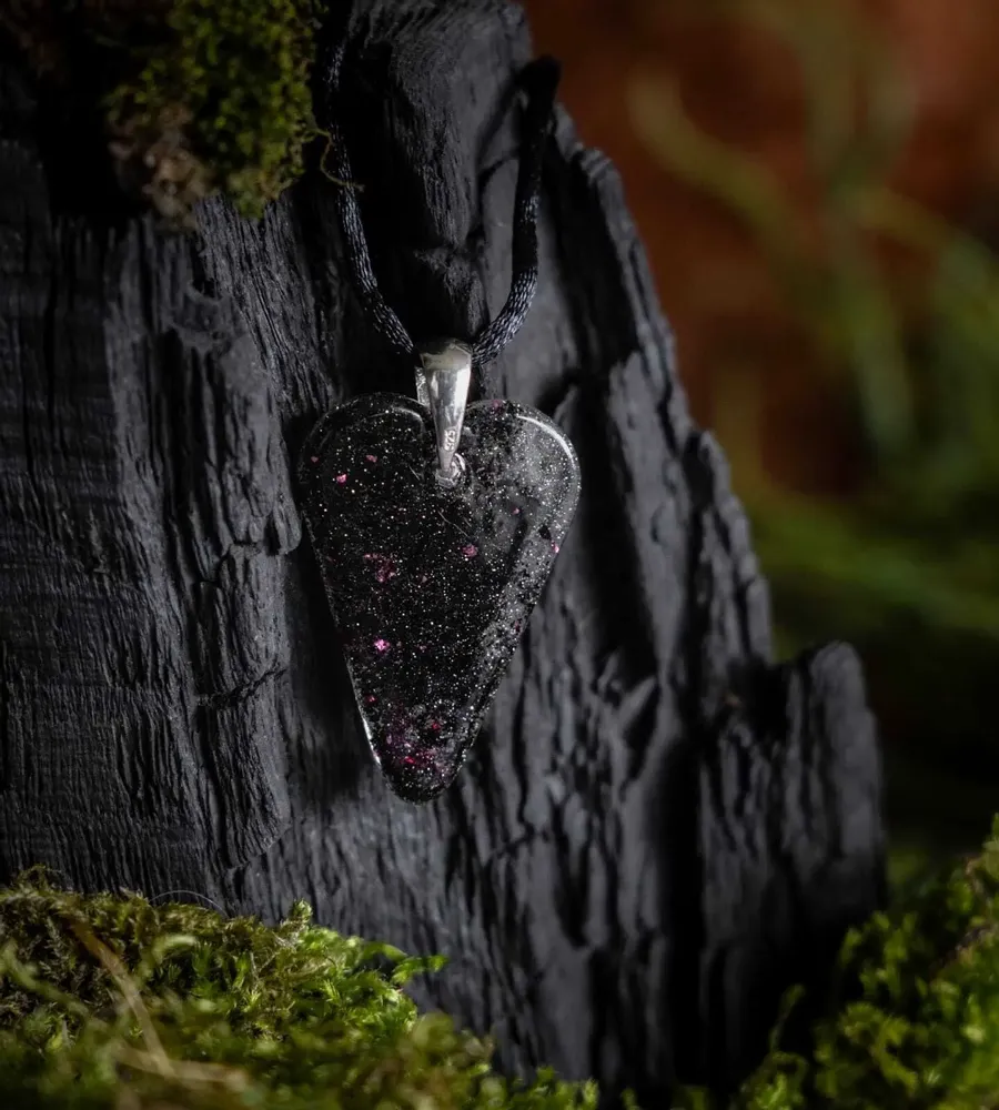 Jewelry - Bog Oak & Resin Pendant – Heart, 38x26x6 mm – Timeless Shadows - GLASS4CANDLES
