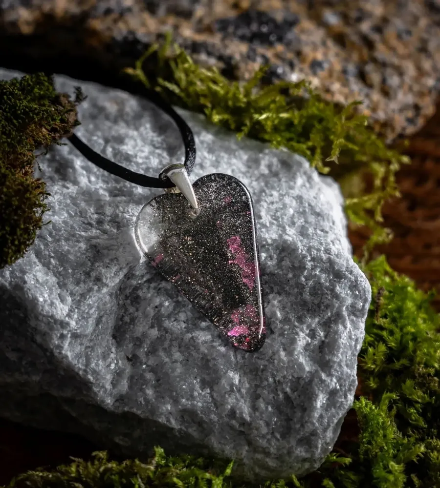 Jewelry - Bog Oak & Resin Pendant – Heart, 38x26x6 mm – Timeless Shadows - GLASS4CANDLES