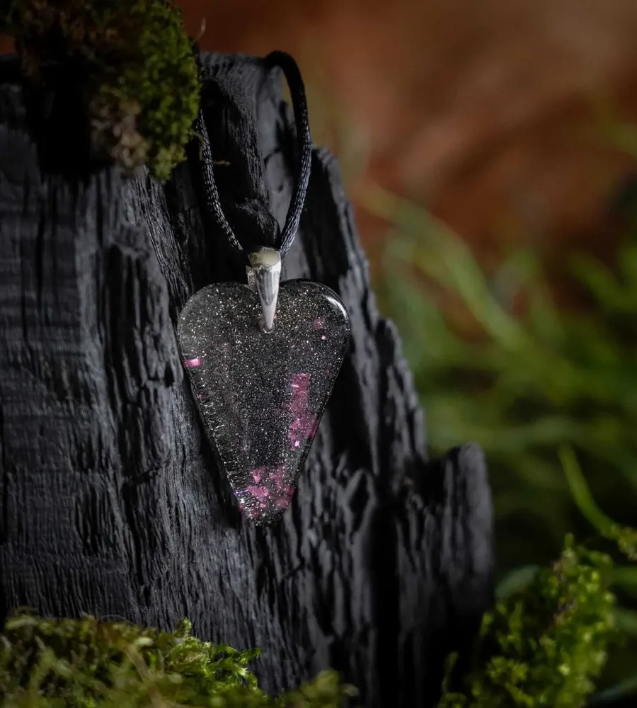 Jewelry - Bog Oak & Resin Pendant – Heart, 38x26x6 mm – Timeless Shadows - GLASS4CANDLES