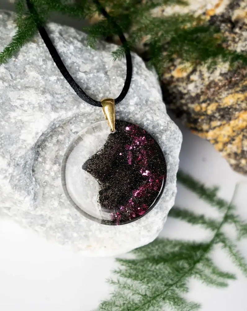 Jewelry - Bog Oak & Resin Pendant – Round, 39x38x6 mm – Timeless Shadows - GLASS4CANDLES
