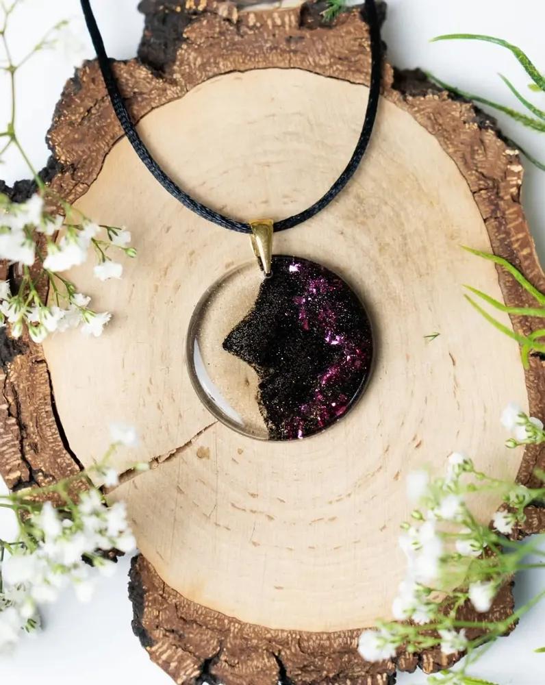 Jewelry - Bog Oak & Resin Pendant – Round, 39x38x6 mm – Timeless Shadows - GLASS4CANDLES