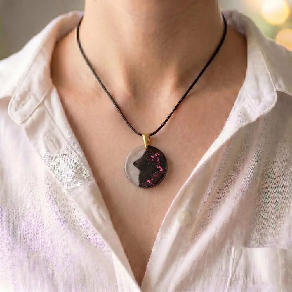 Jewelry - Bog Oak & Resin Pendant – Round, 39x38x6 mm – Timeless Shadows - GLASS4CANDLES