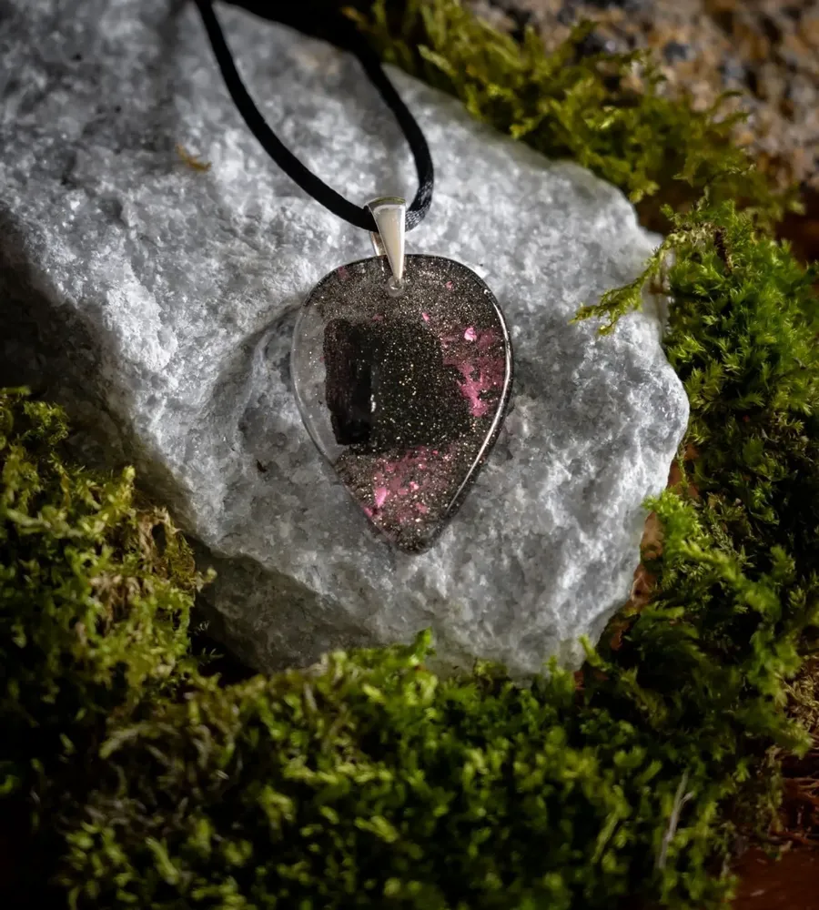 Jewelry - Bog Oak & Resin Pendant – Drop, 37x26x6 mm – Timeless Shadows - GLASS4CANDLES
