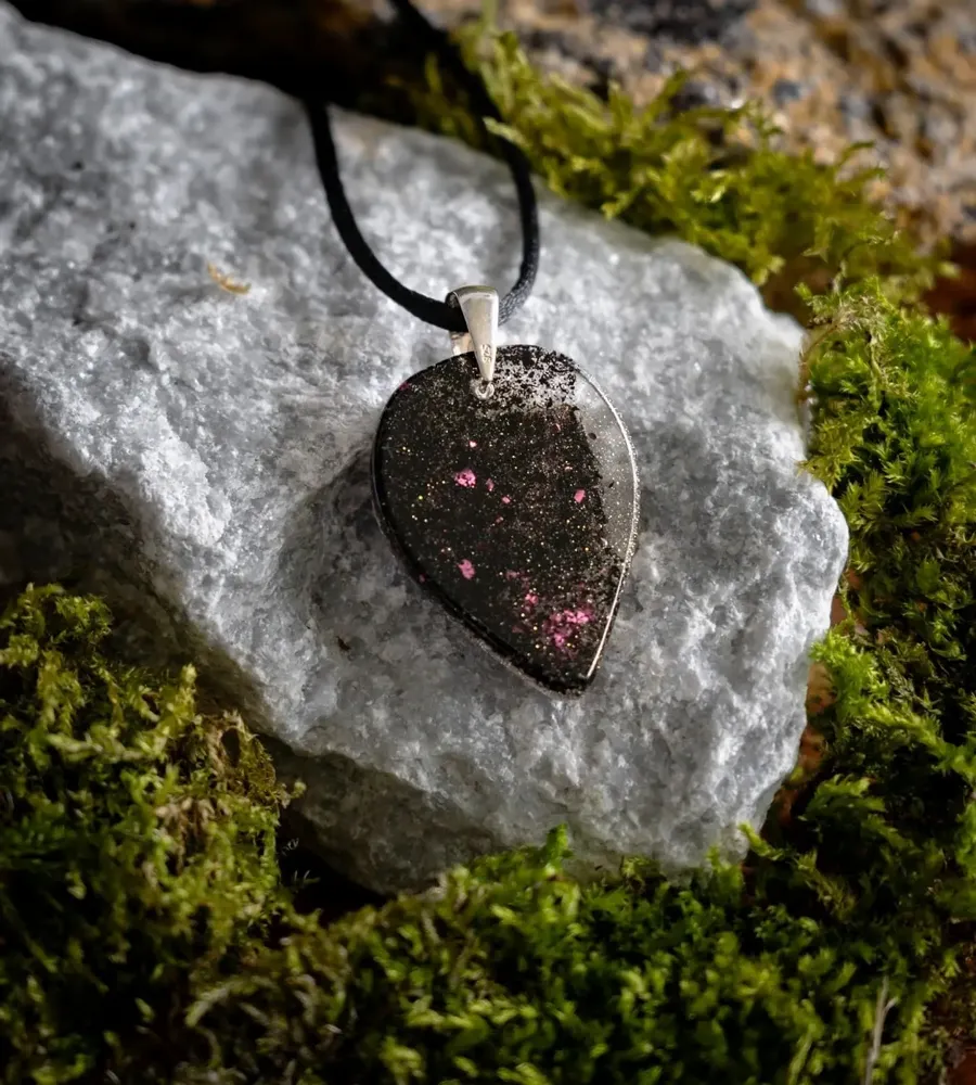Jewelry - Bog Oak & Resin Pendant – Drop, 37x26x6 mm – Timeless Shadows - GLASS4CANDLES