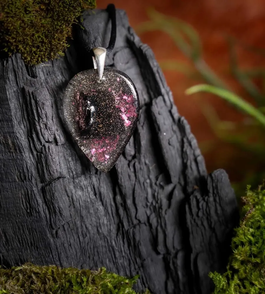 Jewelry - Bog Oak & Resin Pendant – Drop, 37x26x6 mm – Timeless Shadows - GLASS4CANDLES