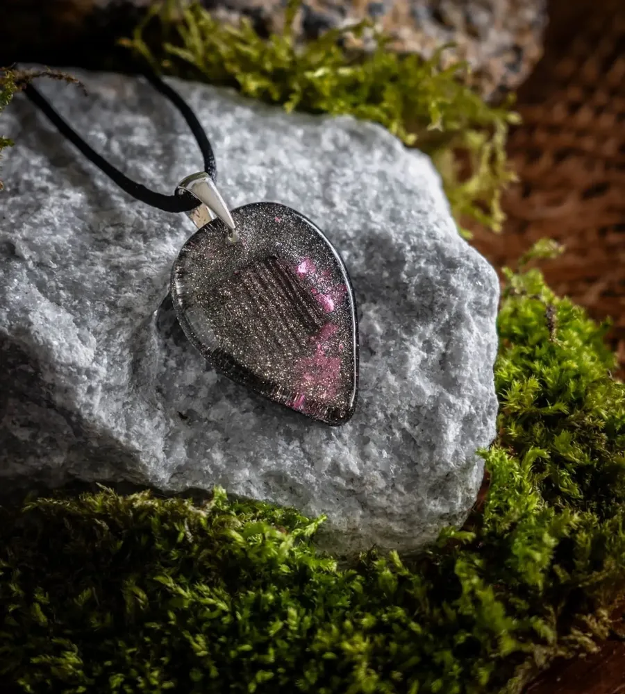Jewelry - Bog Oak & Resin Pendant – Drop, 37x26x6 mm – Timeless Shadows - GLASS4CANDLES