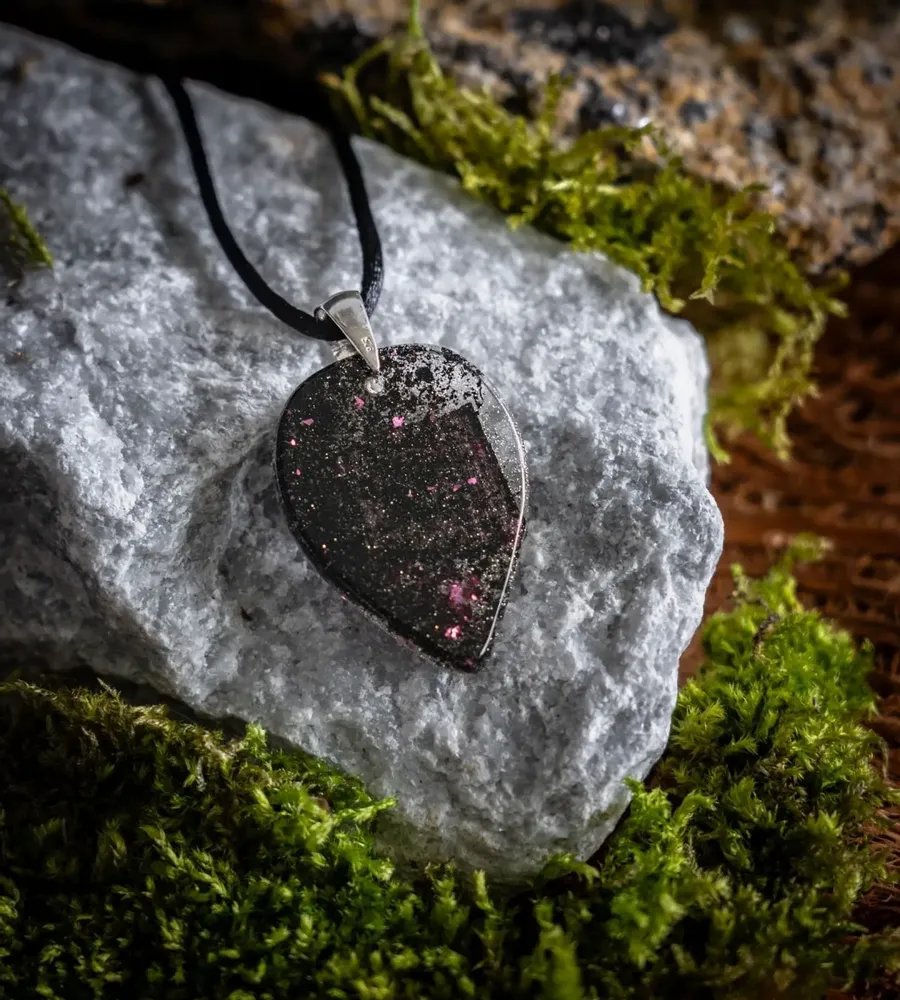 Jewelry - Bog Oak & Resin Pendant – Drop, 37x26x6 mm – Timeless Shadows - GLASS4CANDLES