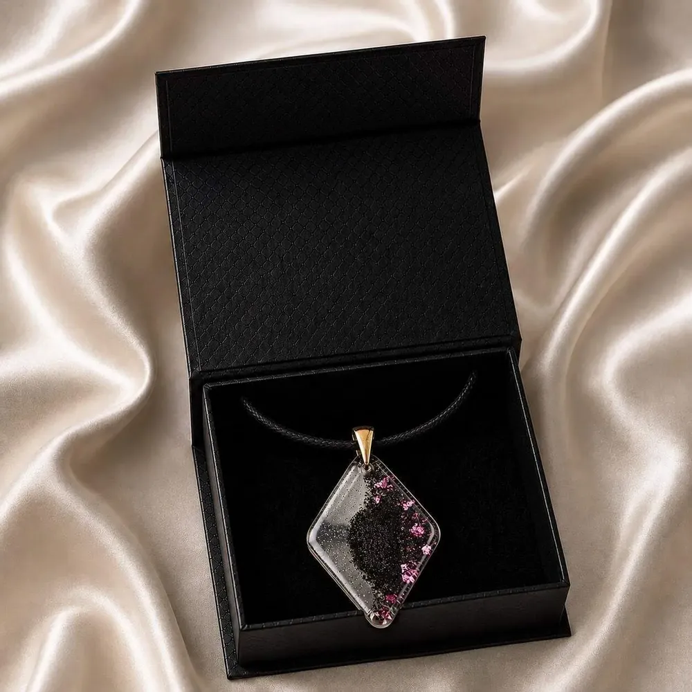 Jewelry - Bog Oak & Resin Pendant – Diamond, 37x26x6 mm – Timeless Shadows - GLASS4CANDLES
