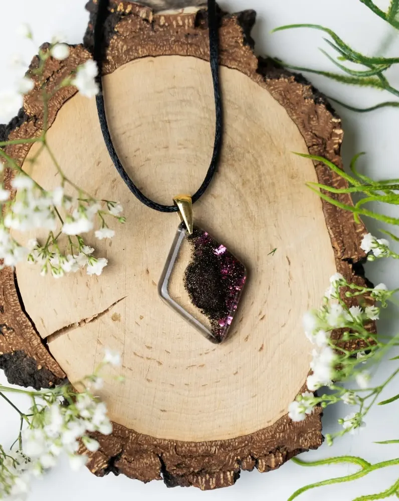 Jewelry - Bog Oak & Resin Pendant – Diamond, 37x26x6 mm – Timeless Shadows - GLASS4CANDLES