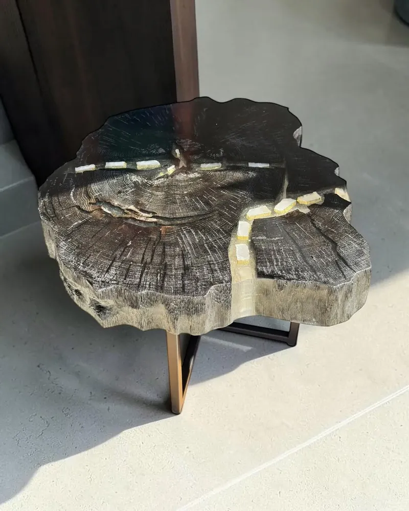 Tables basses - Table basse en chêne noir et sélénite – 45x60x52 cm – Selenite Vein - GLASS4CANDLES