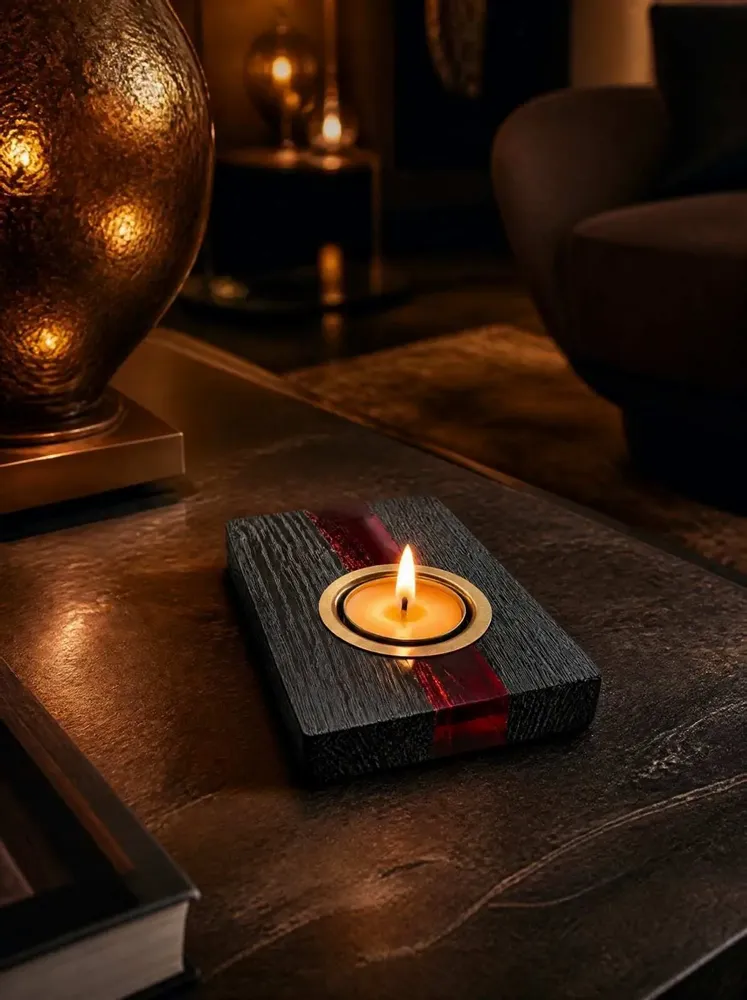 Bougeoirs et photophores  - Bougeoir en chêne noir et métal doré, 30x120x80 mm – bande rouge - GLASS4CANDLES