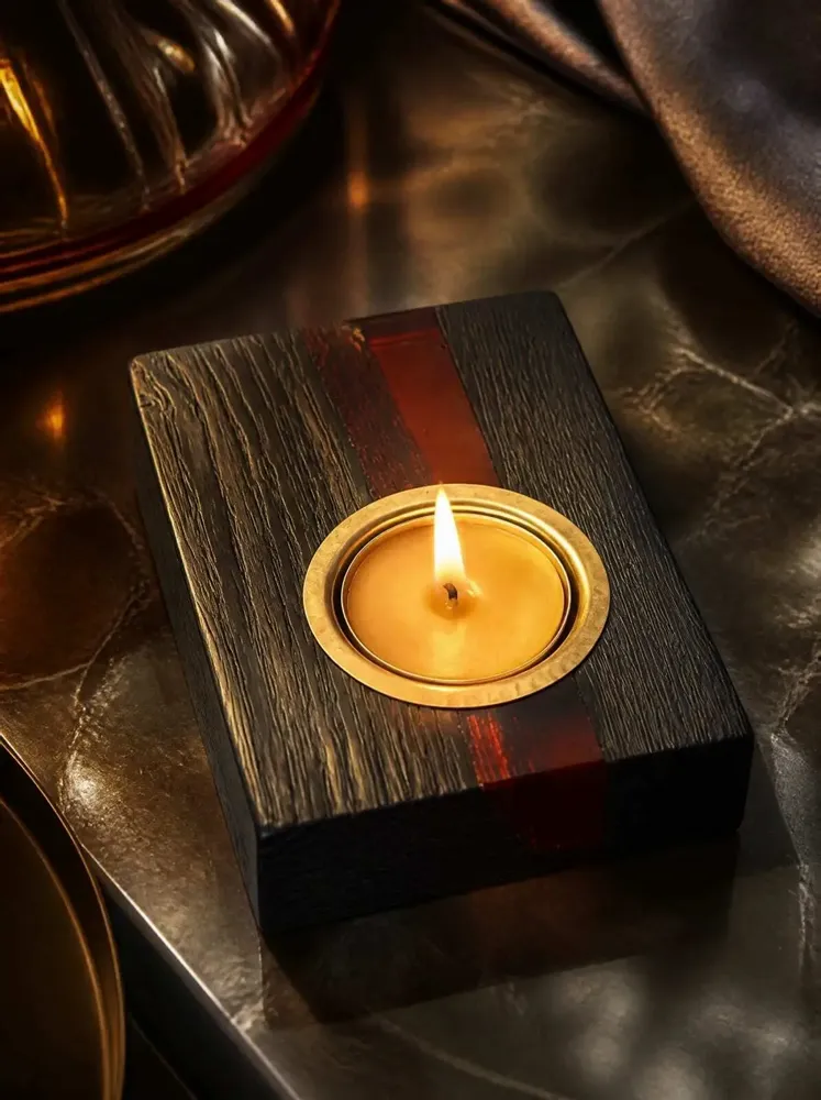 Bougeoirs et photophores  - Bougeoir en chêne noir et métal doré, 30x120x80 mm – bande rouge - GLASS4CANDLES
