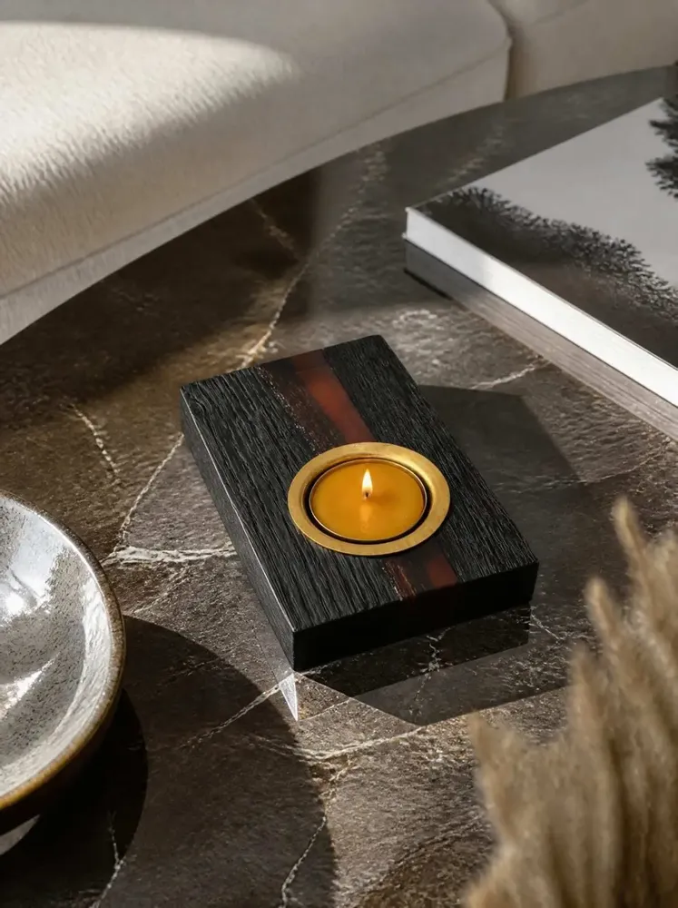 Bougeoirs et photophores  - Bougeoir en chêne noir et métal doré, 30x120x80 mm – bande rouge - GLASS4CANDLES