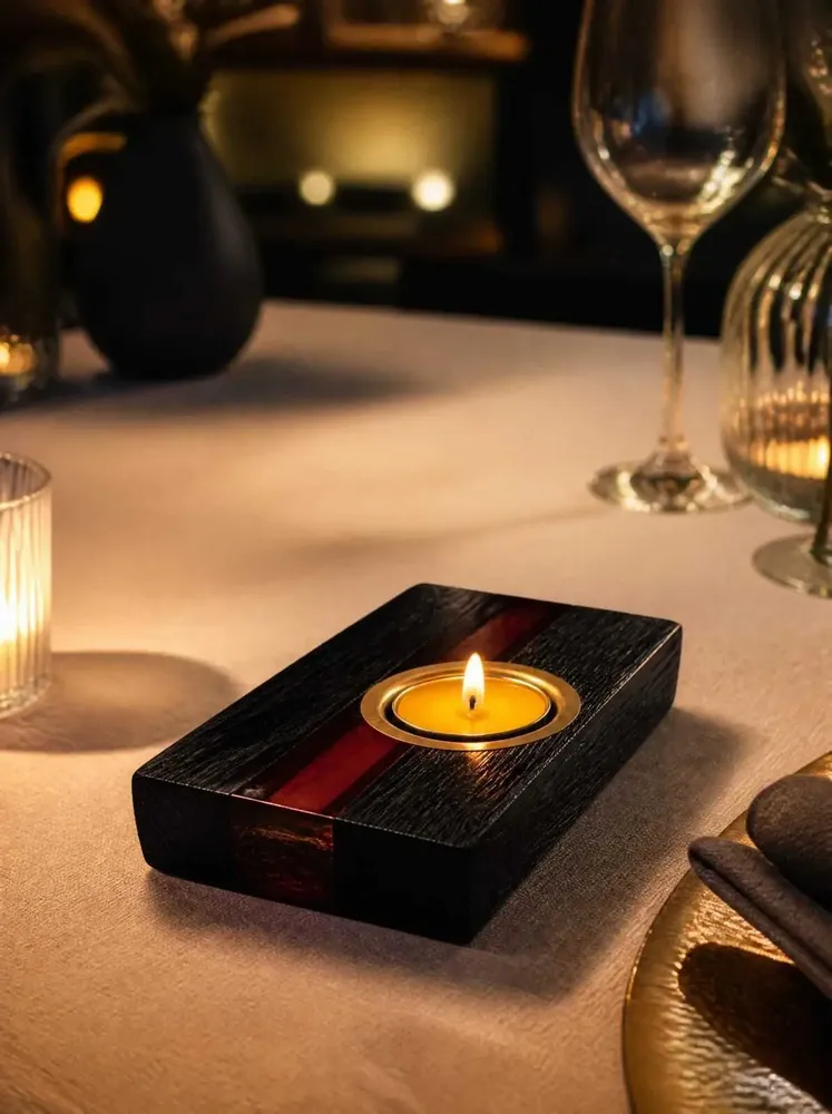 Bougeoirs et photophores  - Bougeoir en chêne noir et métal doré, 30x120x80 mm – large bande rouge - GLASS4CANDLES