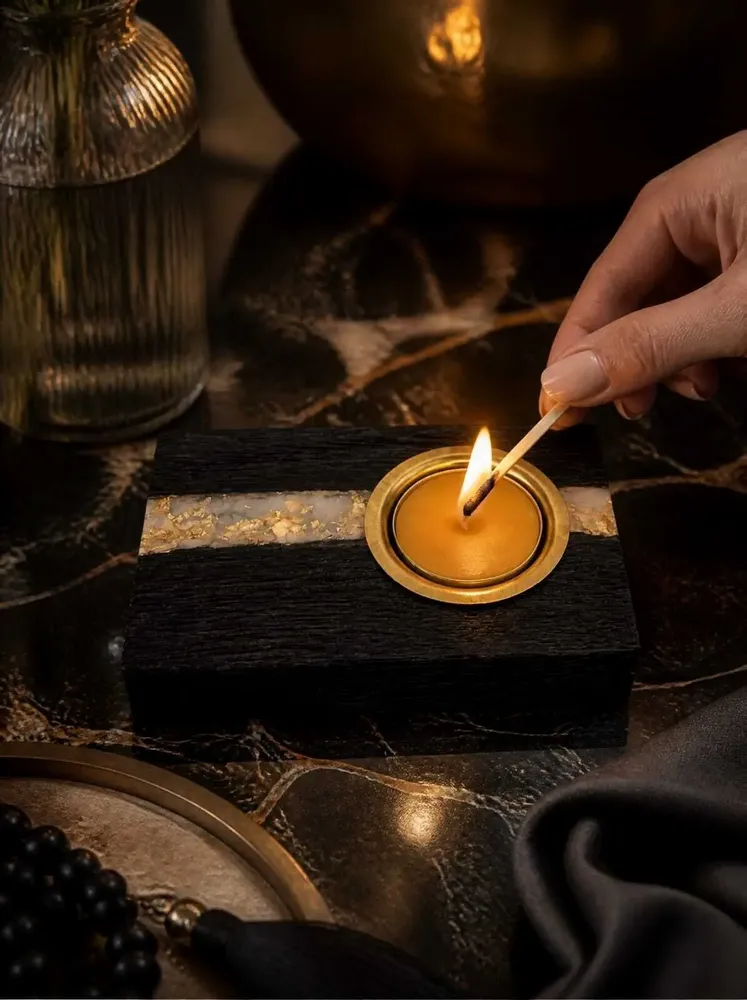 Bougeoirs et photophores  - Bougeoir en chêne noir et métal doré – bande argentée horizontale - GLASS4CANDLES