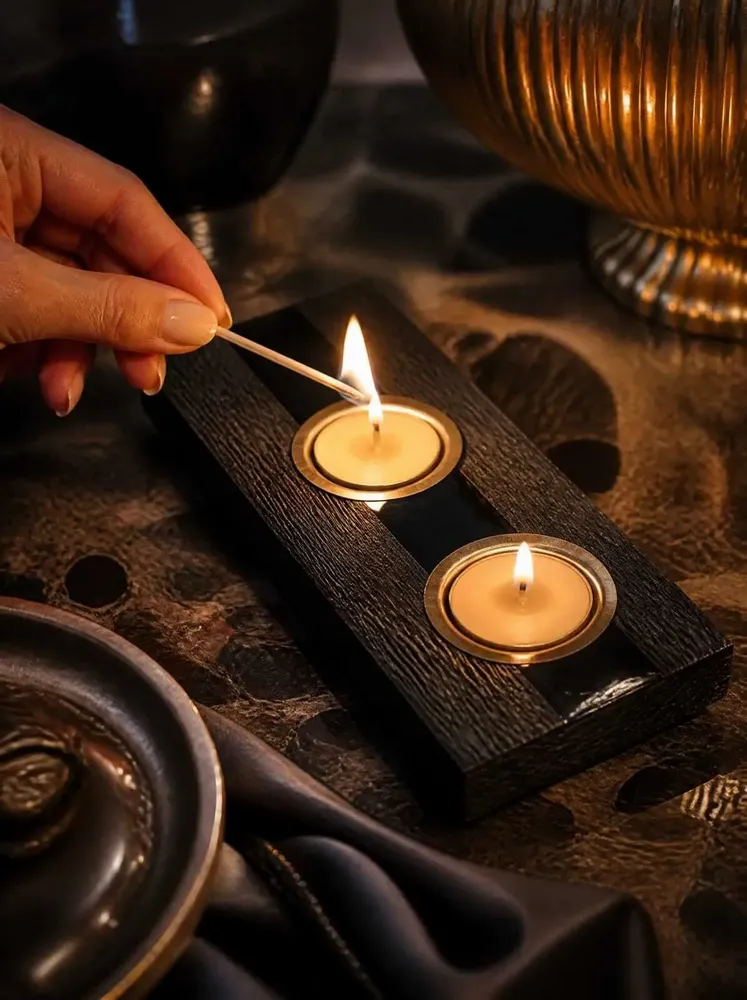 Bougeoirs et photophores  - Bougeoir en chêne noir et métal doré, 30x180x80 mm – modèle 2D0249 - GLASS4CANDLES