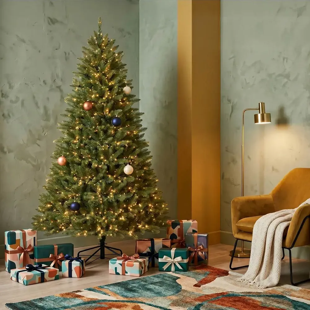 Office design and planning - AUSTIN - A magical green artificial Christmas tree covered in lights - VAN DER GUCHT, SINCE 1870