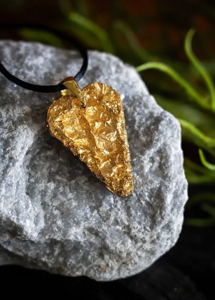 Bijoux - Pendentif en résine et feuille dorée – cœur, 38x26x6 mm – Échos Dorés - GLASS4CANDLES