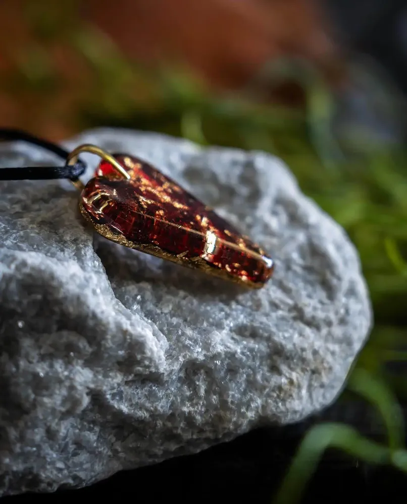 Bijoux - Pendentif en résine et feuille dorée – cœur, 38x26x6 mm – Échos Dorés - GLASS4CANDLES