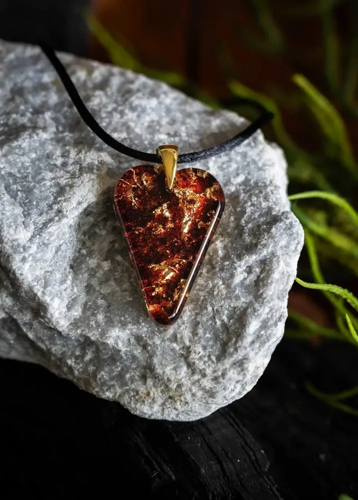 Bijoux - Pendentif en résine et feuille dorée – cœur, 38x26x6 mm – Échos Dorés - GLASS4CANDLES