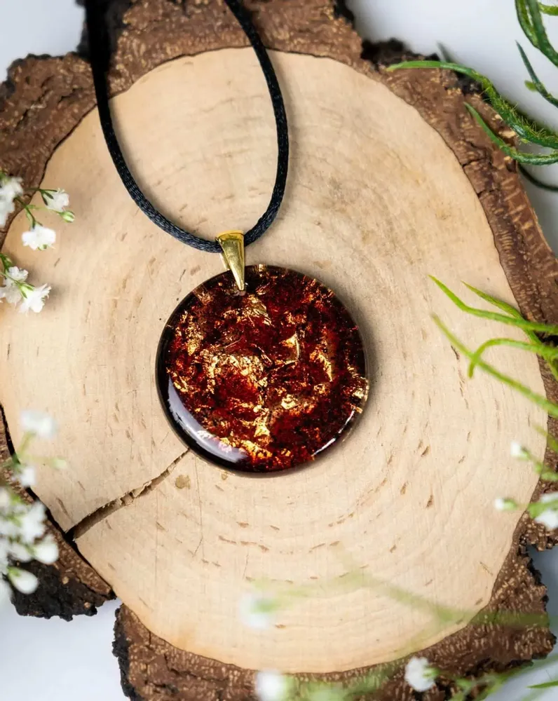 Jewelry - Resin & Gold-Tone Leaf Pendant – Round, 39x38x6 mm – Golden Echoes - GLASS4CANDLES