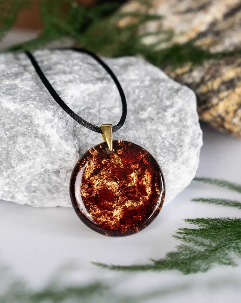 Jewelry - Resin & Gold-Tone Leaf Pendant – Round, 39x38x6 mm – Golden Echoes - GLASS4CANDLES