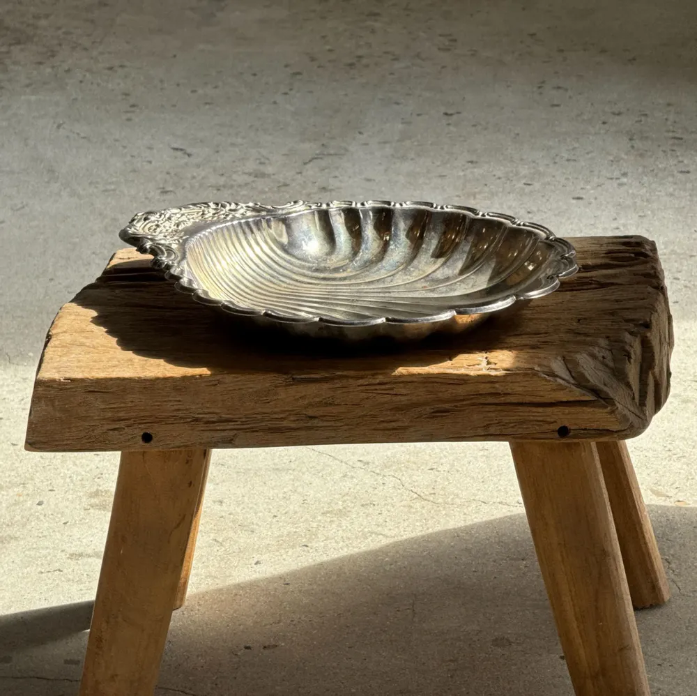 Trays - Large antique cup in silver plated metal embossed in the shape of a sh - OFFICE OBJETS