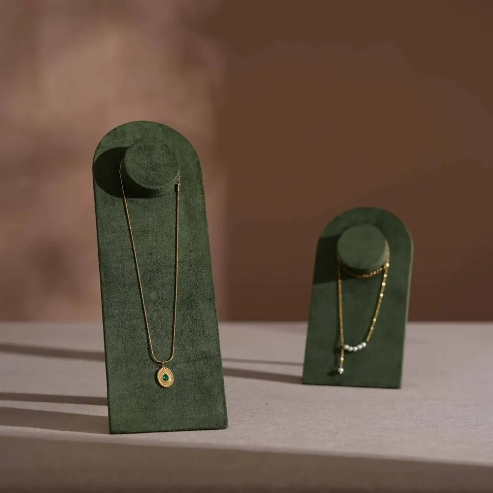 Objets de décoration - Présentoir à collier en arche Arco en suédine végane - WHISPERING WOODS