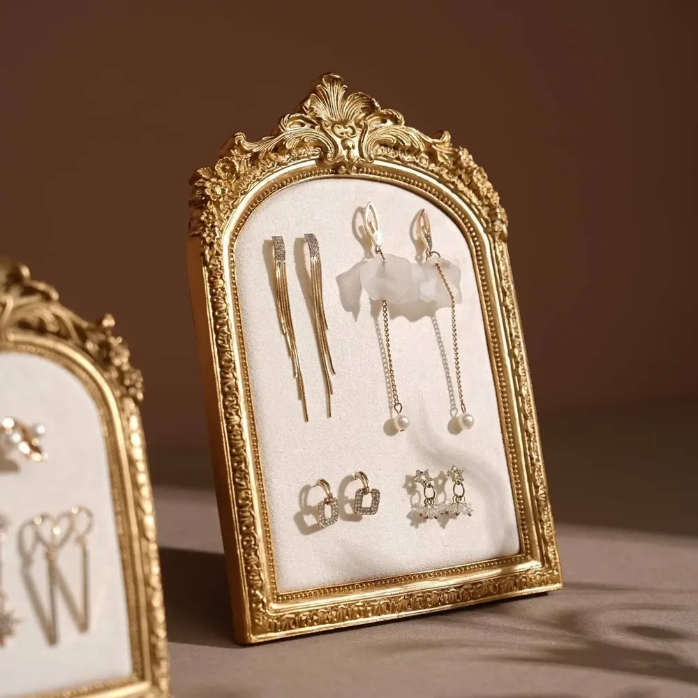 Objets de décoration - Ensemble de présentoirs à bijoux Rococo doré en suédine végane - WHISPERING WOODS