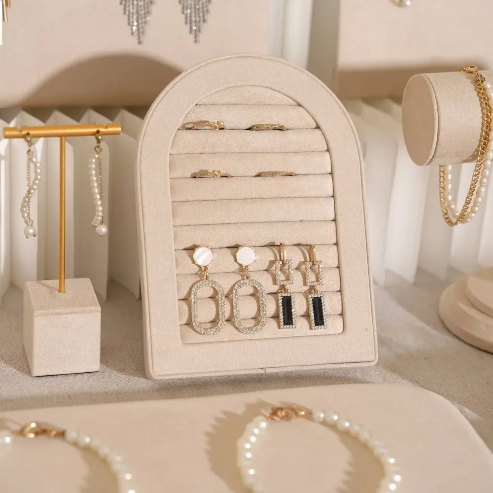 Objets de décoration - Ensemble de présentoirs à bijoux Pavilion en suédine végane claire - WHISPERING WOODS