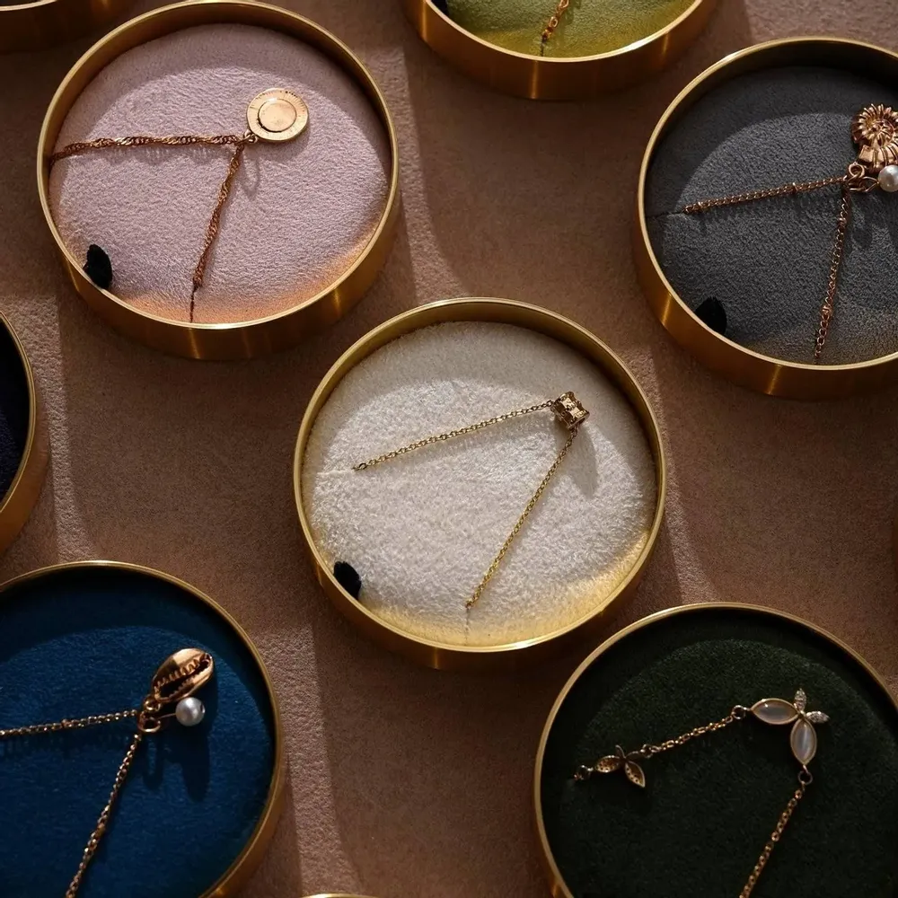 Coffrets et boîtes - Boîte ronde à collier en laiton avec couvercle - WHISPERING WOODS