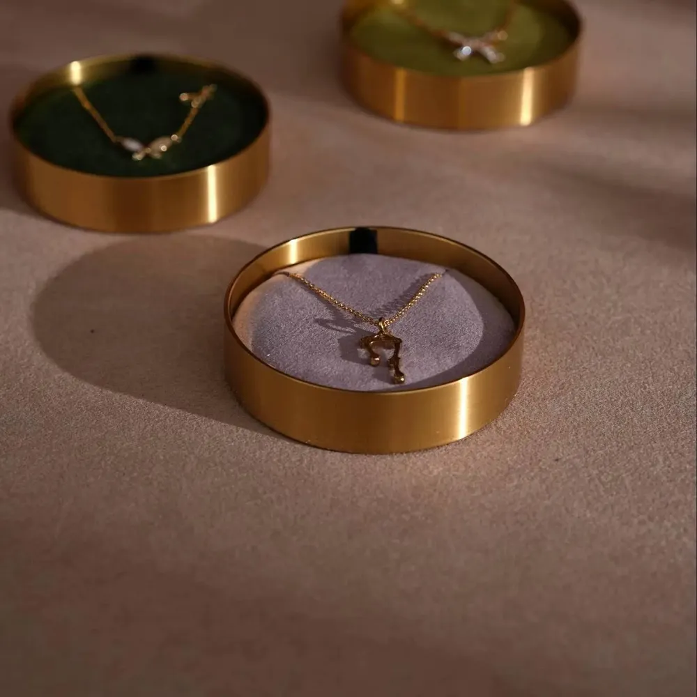 Coffrets et boîtes - Boîte ronde à collier en laiton avec couvercle - WHISPERING WOODS