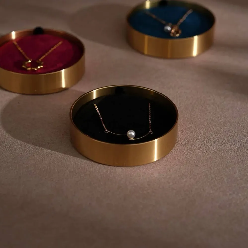 Coffrets et boîtes - Boîte ronde à collier en laiton avec couvercle - WHISPERING WOODS