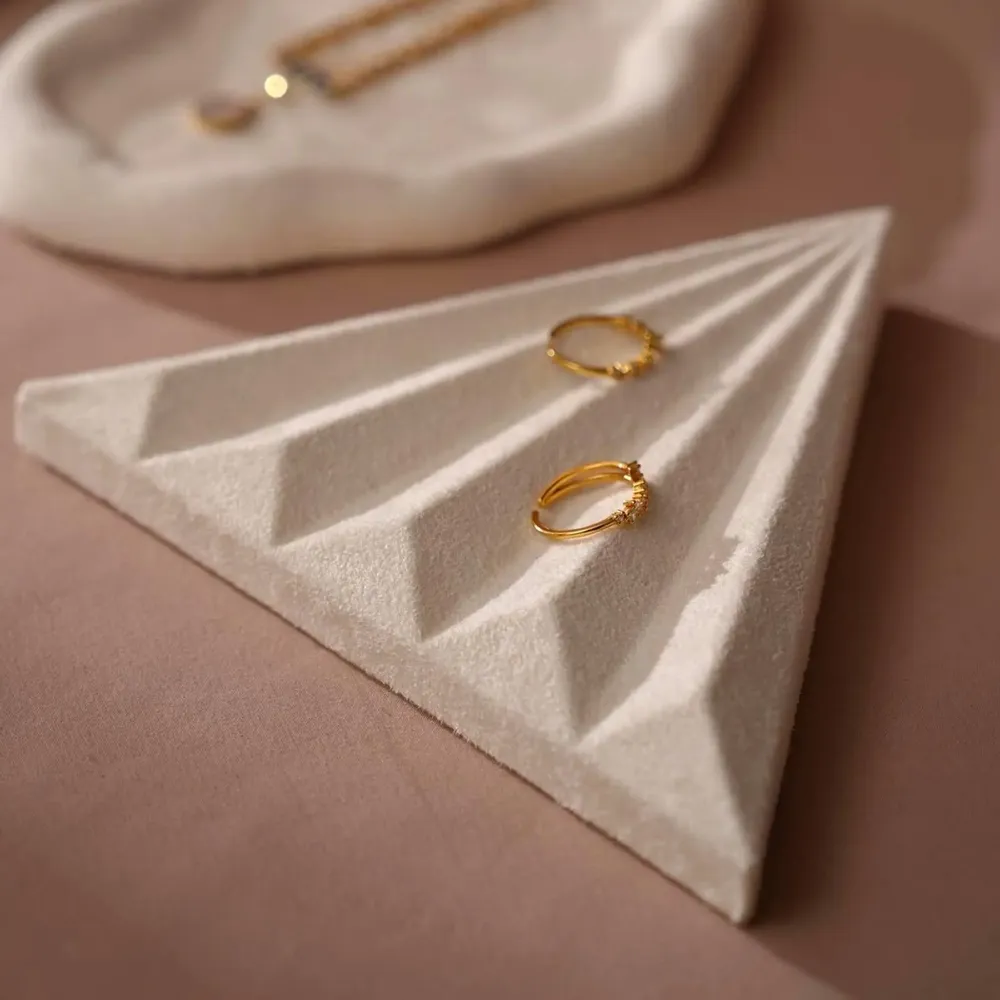 Plateaux - Ensemble de plateaux à bijoux en suédine végane et plâtre - WHISPERING WOODS