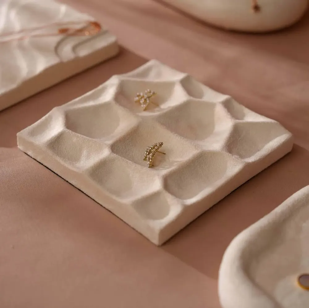 Plateaux - Ensemble de plateaux à bijoux en suédine végane et plâtre - WHISPERING WOODS