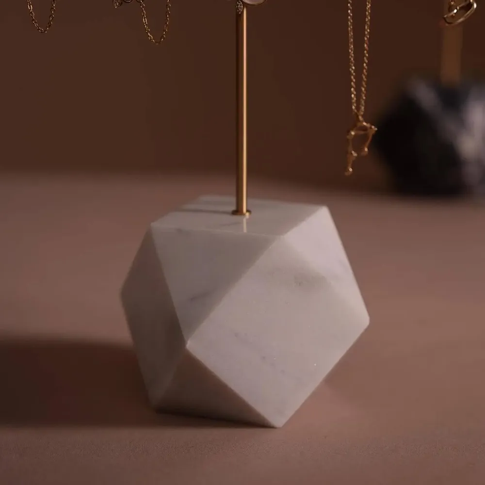Objets de décoration - Présentoir à bijoux à barre en T en marbre et laiton - WHISPERING WOODS