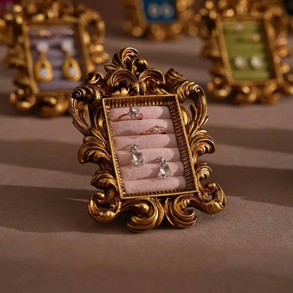 Objets de décoration - Cadre de présentation baroque doré pour bijoux - WHISPERING WOODS