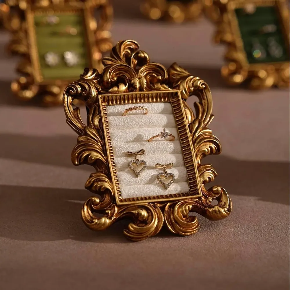 Objets de décoration - Cadre de présentation baroque doré pour bijoux - WHISPERING WOODS