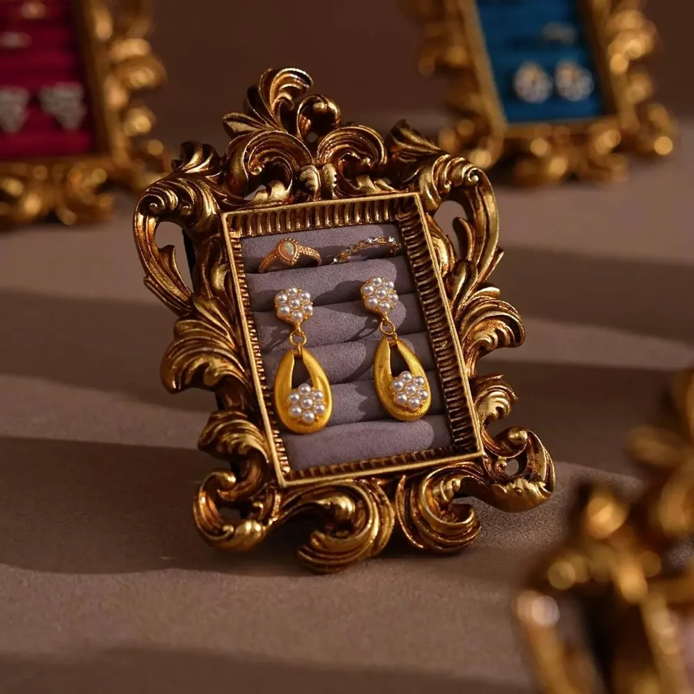 Objets de décoration - Cadre de présentation baroque doré pour bijoux - WHISPERING WOODS