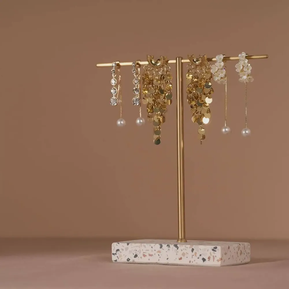 Objets de décoration - Porte-boucles d'oreilles en laiton sur socle en marbre - WHISPERING WOODS
