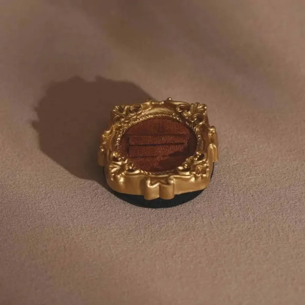 Objets de décoration - Mini porte-bagues cadre vintage doré - WHISPERING WOODS