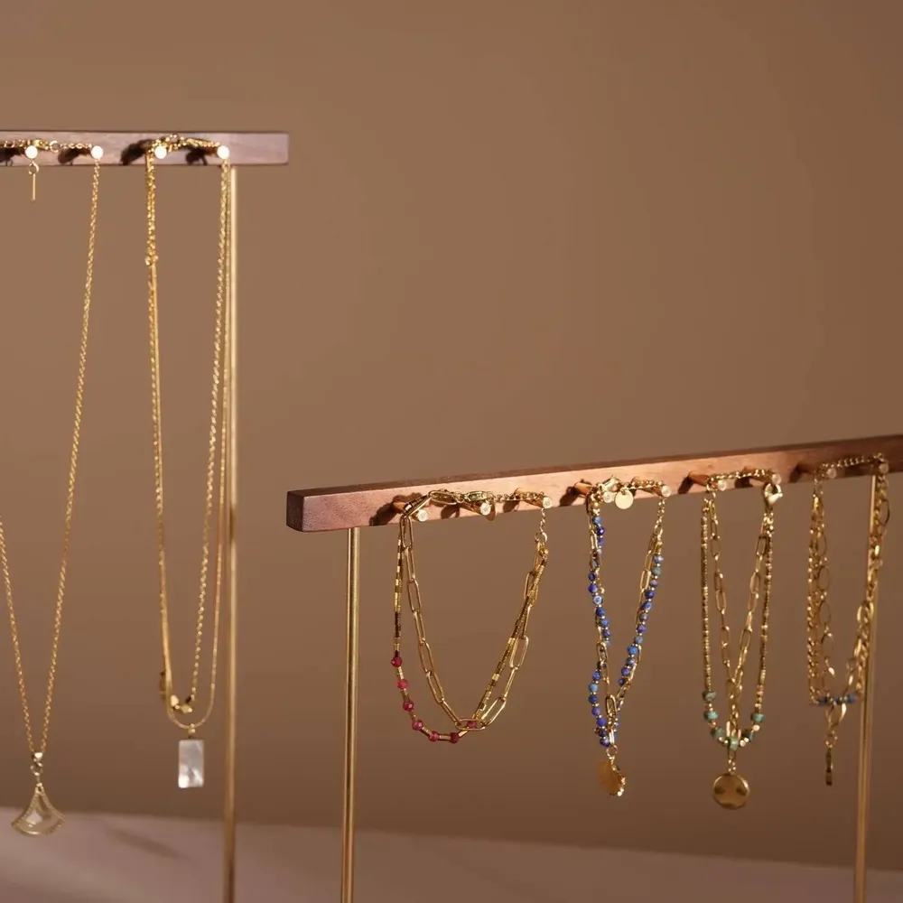 Objets de décoration - Présentoir à bijoux en noyer noir à barres en laiton - WHISPERING WOODS