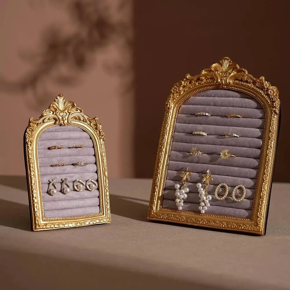 Objets de décoration - Cadre de présentation rococo doré en arche, trois positions - WHISPERING WOODS