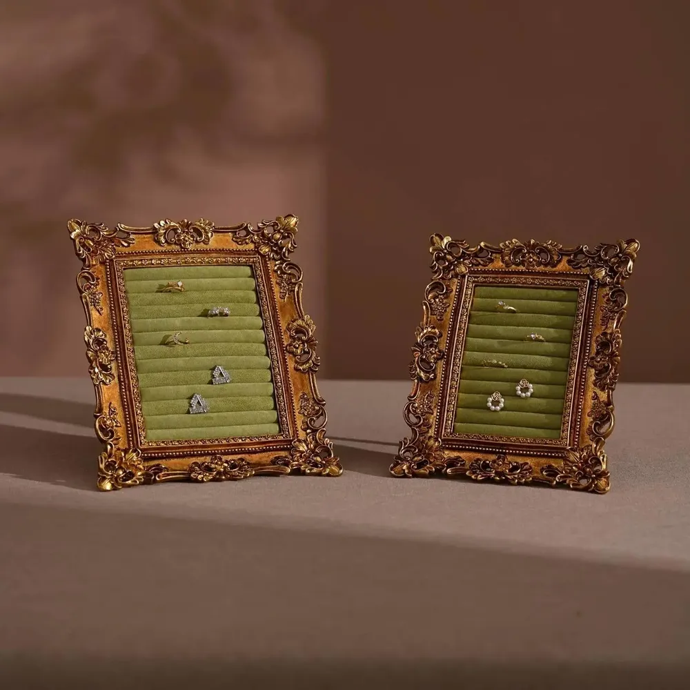 Objets de décoration - Cadre de présentation rococo doré à angles fleuris - WHISPERING WOODS
