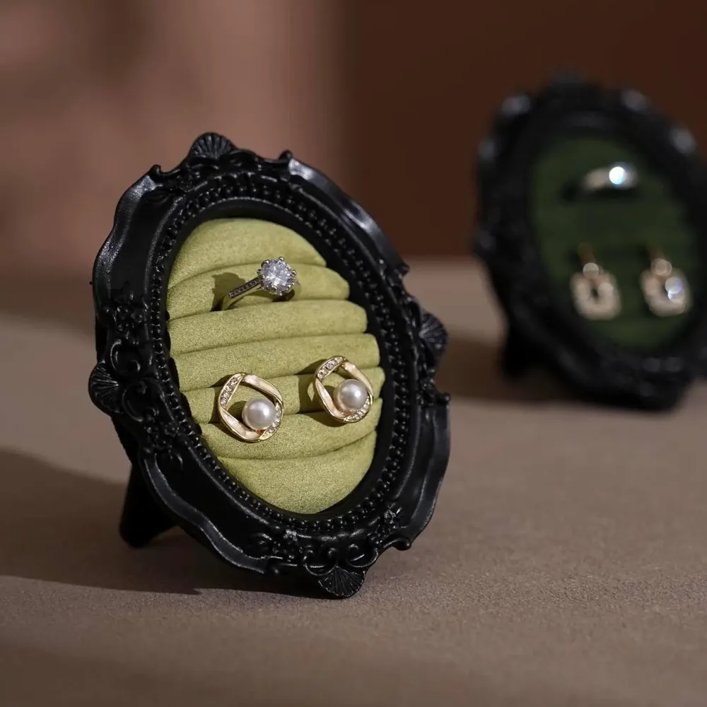 Objets de décoration - Cadre porte-bagues ovale rococo en résine noire - WHISPERING WOODS