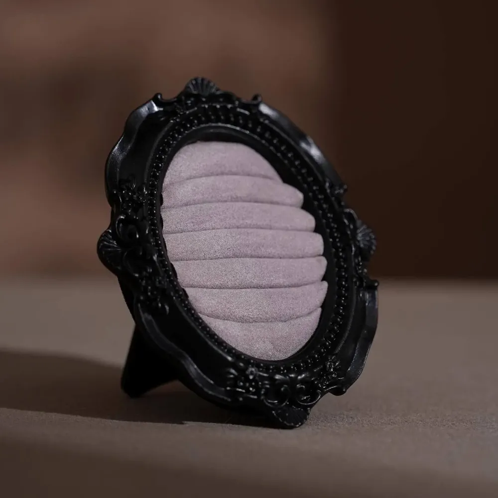 Objets de décoration - Cadre porte-bagues ovale rococo en résine noire - WHISPERING WOODS