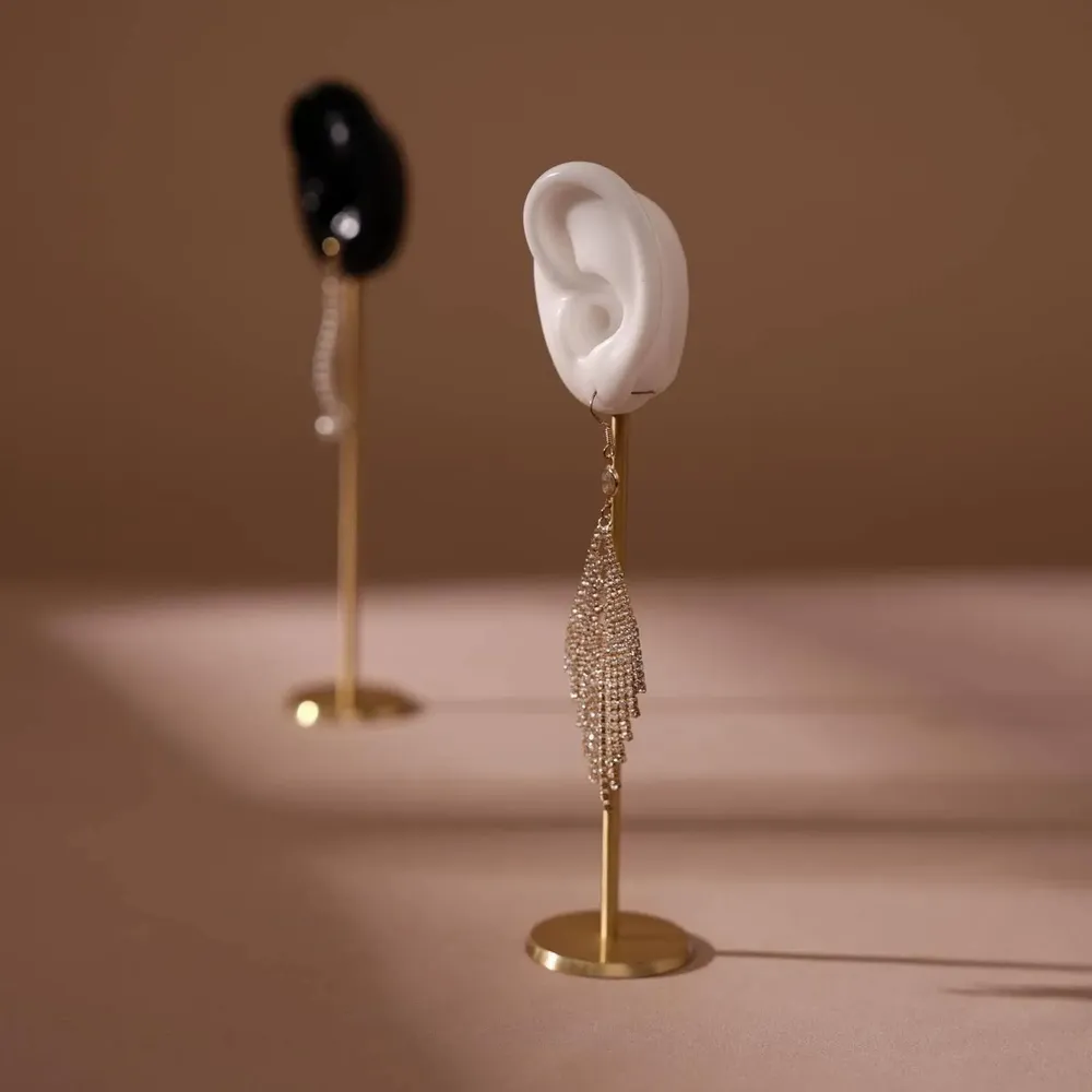 Objets de décoration - Porte-boucles d'oreilles oreille en silicone sur socle en laiton - WHISPERING WOODS
