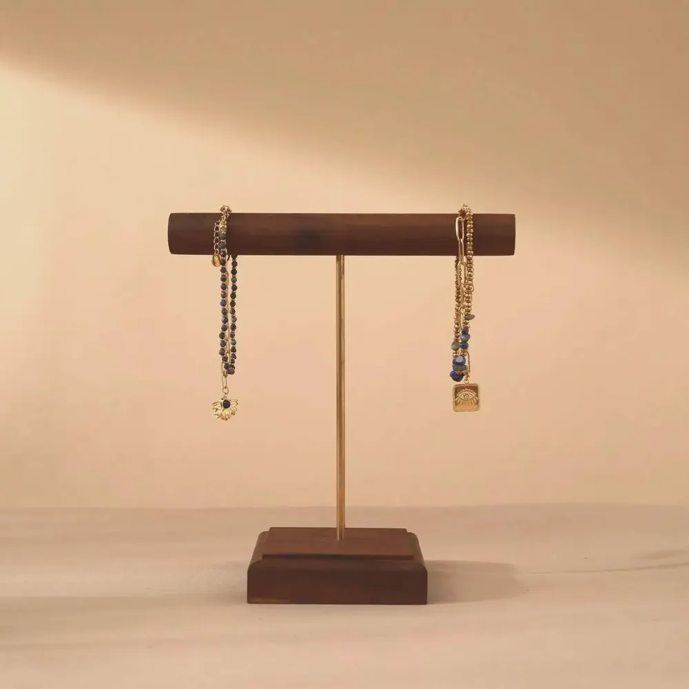 Objets de décoration - Présentoir à colliers et bracelets en noyer massif, tige en laiton - WHISPERING WOODS