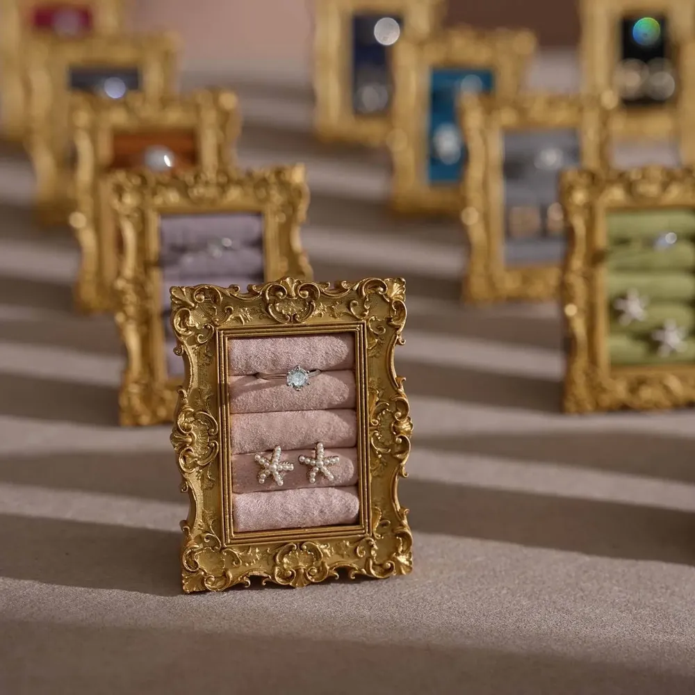 Objets de décoration - Cadre porte-bagues rococo doré Tableau - WHISPERING WOODS