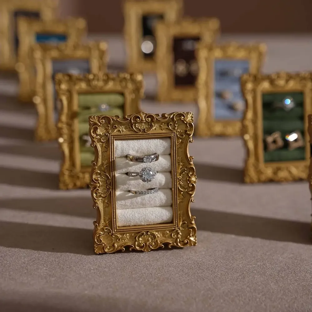 Objets de décoration - Cadre porte-bagues rococo doré Tableau - WHISPERING WOODS